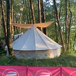 Caravana Juliana - Glamping Swaderki