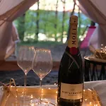 Caravana Juliana - Glamping Swaderki
