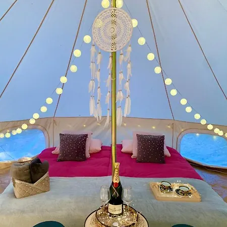 Caravana Juliana - Glamping Swaderki