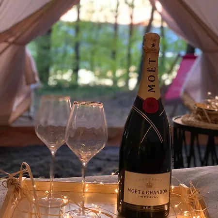 Caravana Juliana - Glamping Swaderki