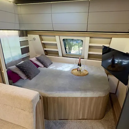 Caravana Juliana - Glamping Swaderki